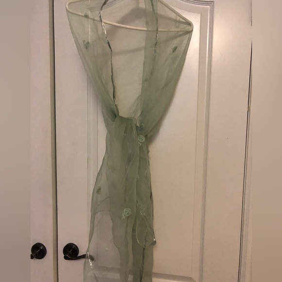 Stunning large light shawl or scarf, mint green, embossed flowers, very chic - Picture 1 of 4